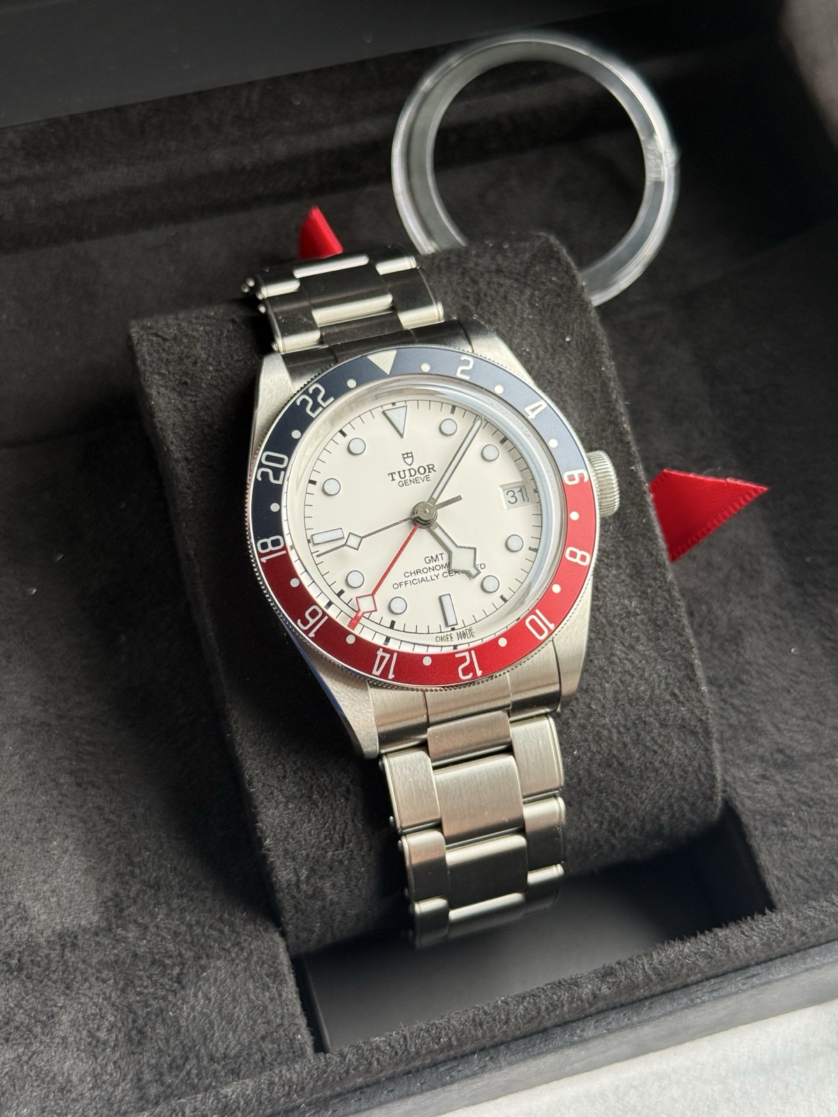 A Tudor Black Bay GMT Pepsi, shown as a similar example